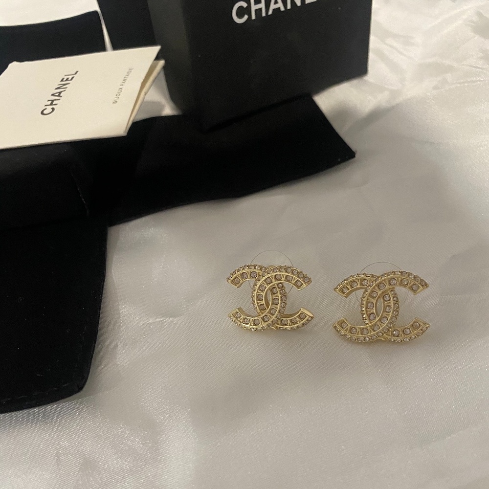 CHANEL Pre owned authentic Earrings